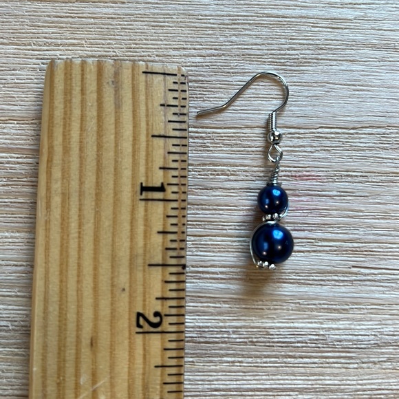 22033 ⭐️Faux Pearl Blue Earrings⭐️ - Picture 2 of 4